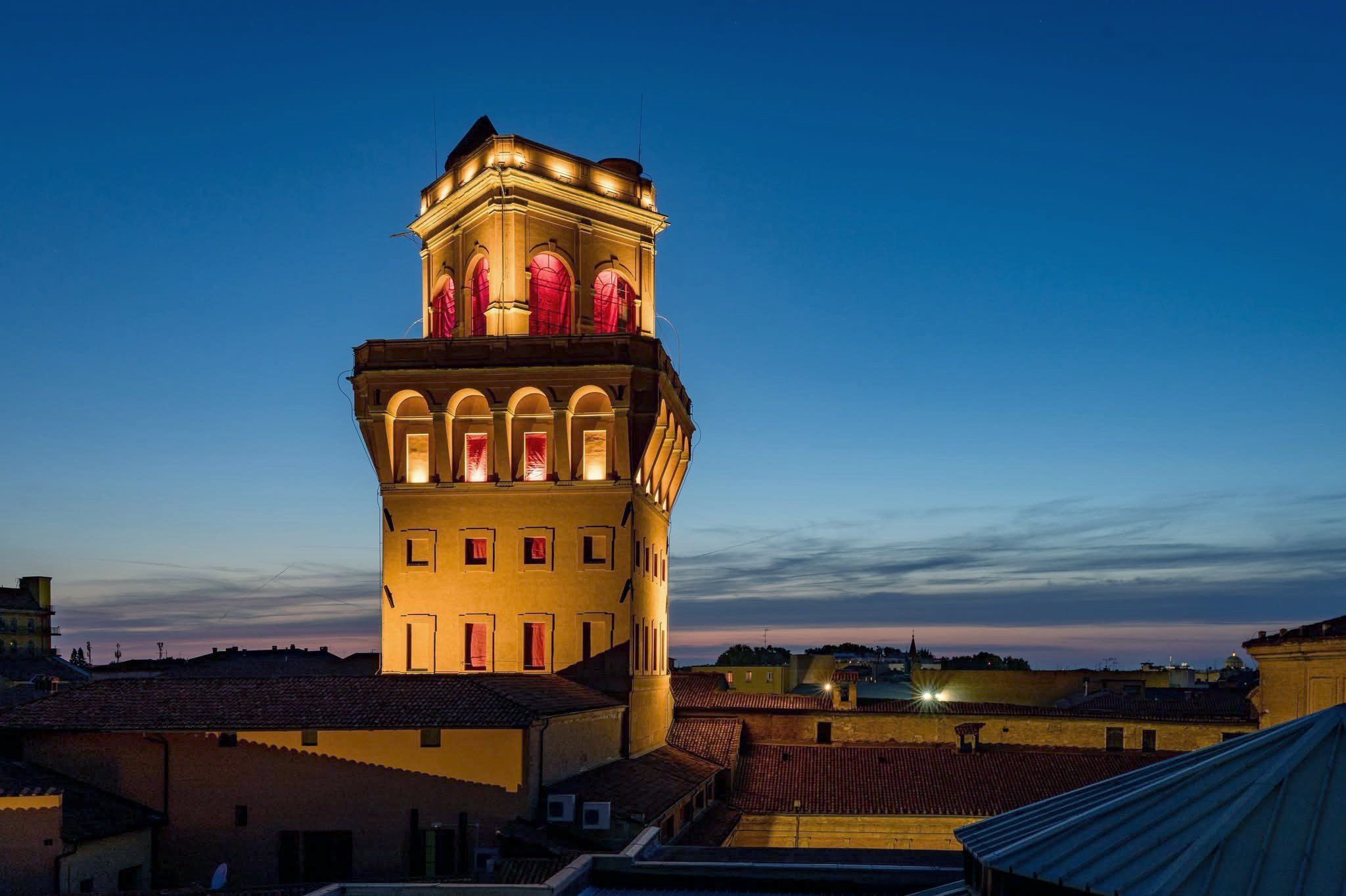 Bologna: la torre della Specola si veste di nuovo